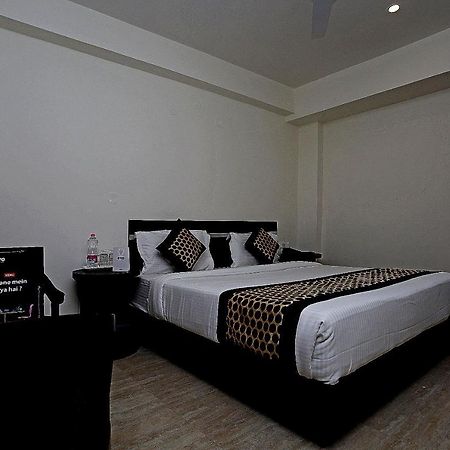 Oyo 12171 Hotel Sky View Gurgaon Exterior photo