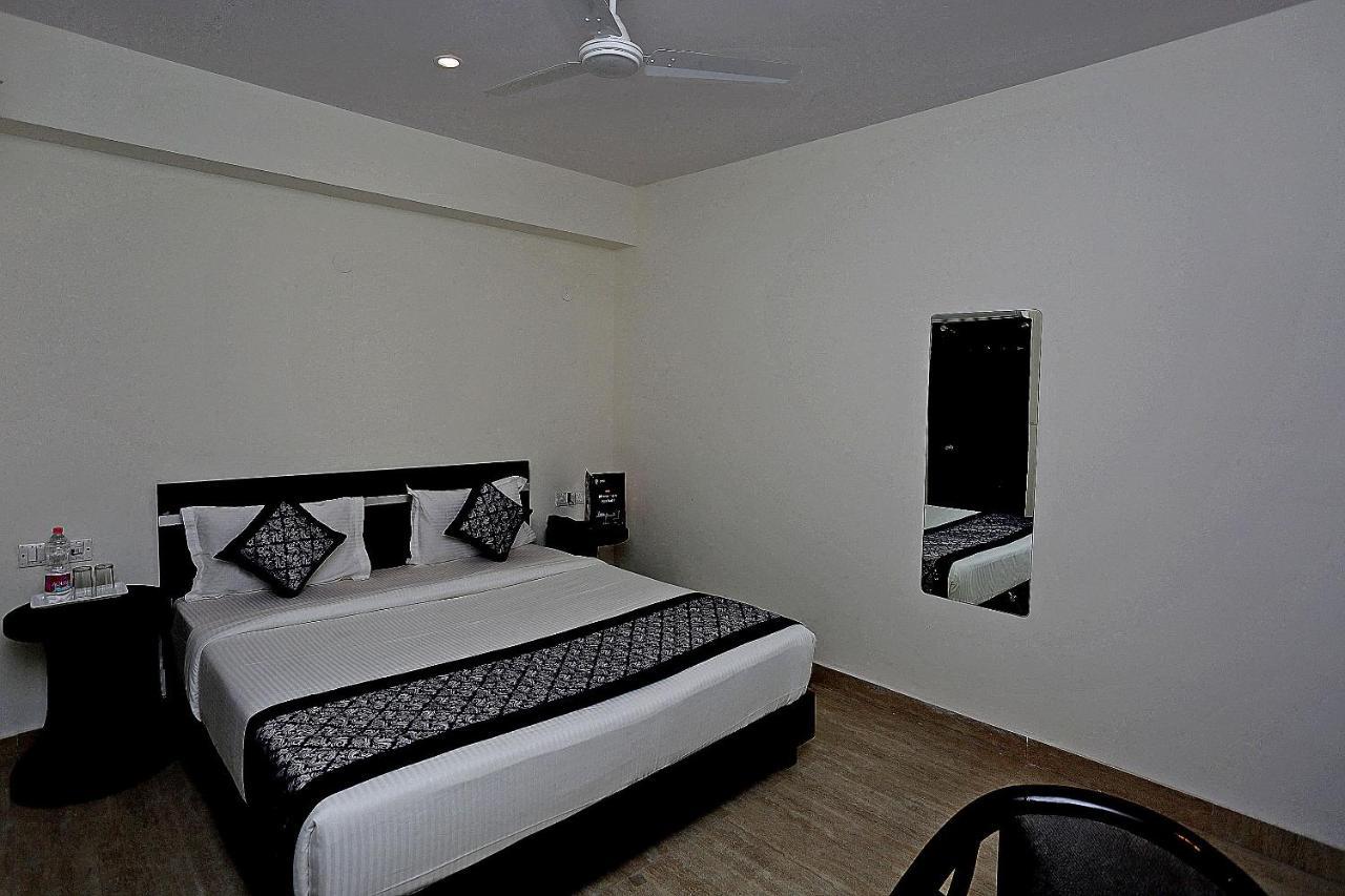 Oyo 12171 Hotel Sky View Gurgaon Exterior photo