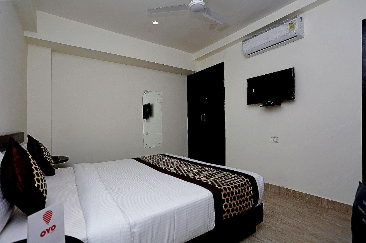 Oyo 12171 Hotel Sky View Gurgaon Exterior photo